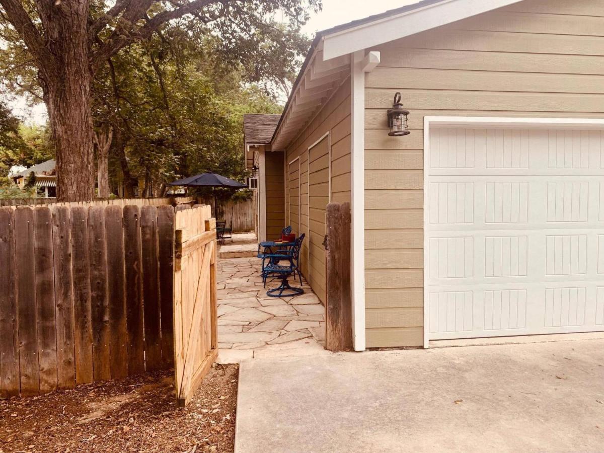 Elm Street Cottage Seguin Luaran gambar